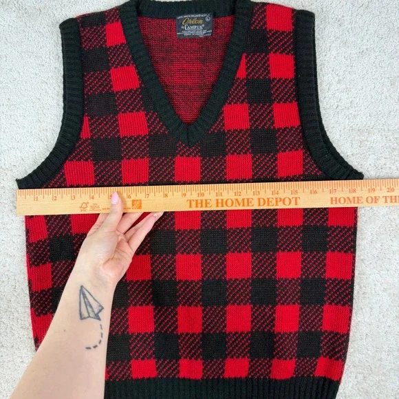 Vintage Campus Orlon Acrylic Sweater Vest Red Black Buffalo Plaid Mens Large USA - Picture 4 of 5